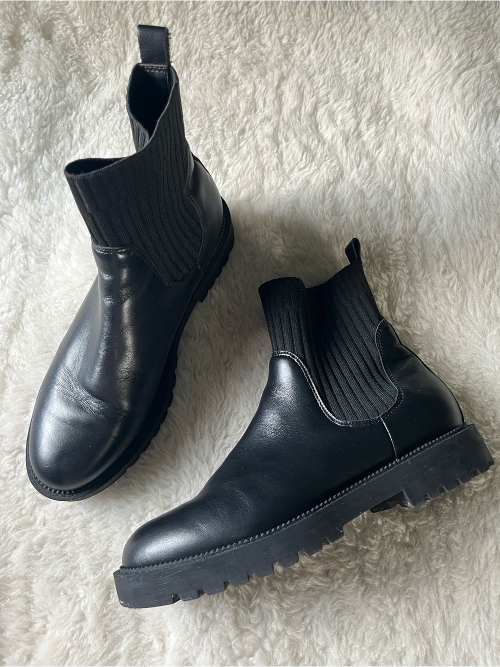 Blondo Black Waterproof Leather Ribbed Ankle Bootie size 9.5